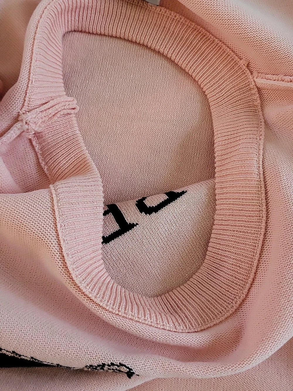 Prada Pink Logo Short-Sleeve Knit Top 20 Across 21 Up & down - Picture 12 of 12